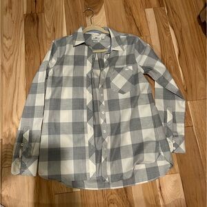 Vineyard Vines button down shirt